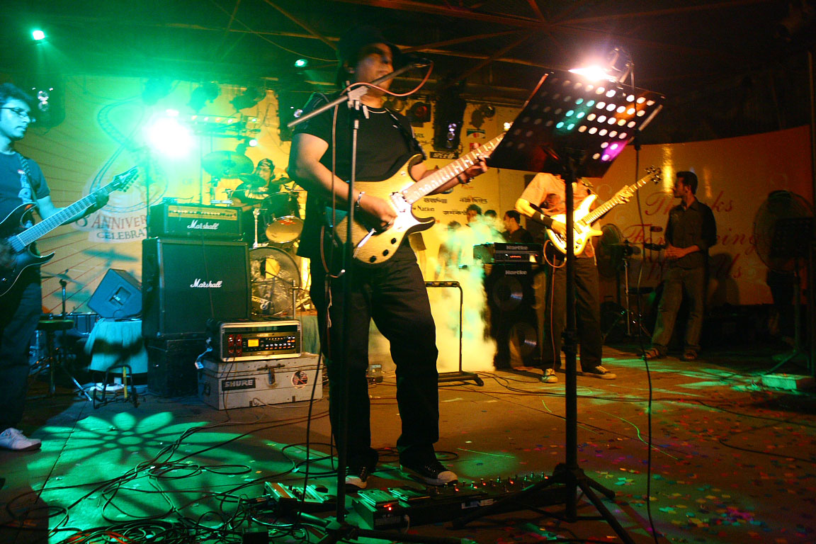 Explore Live entertainment at amusement parks in Bangladesh!